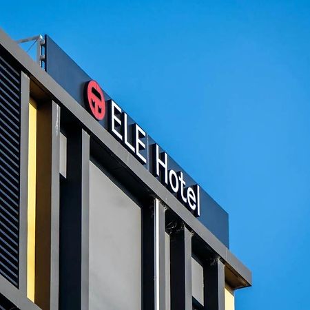 Ele Hotel Kuzuha Hirakata Bagian luar foto